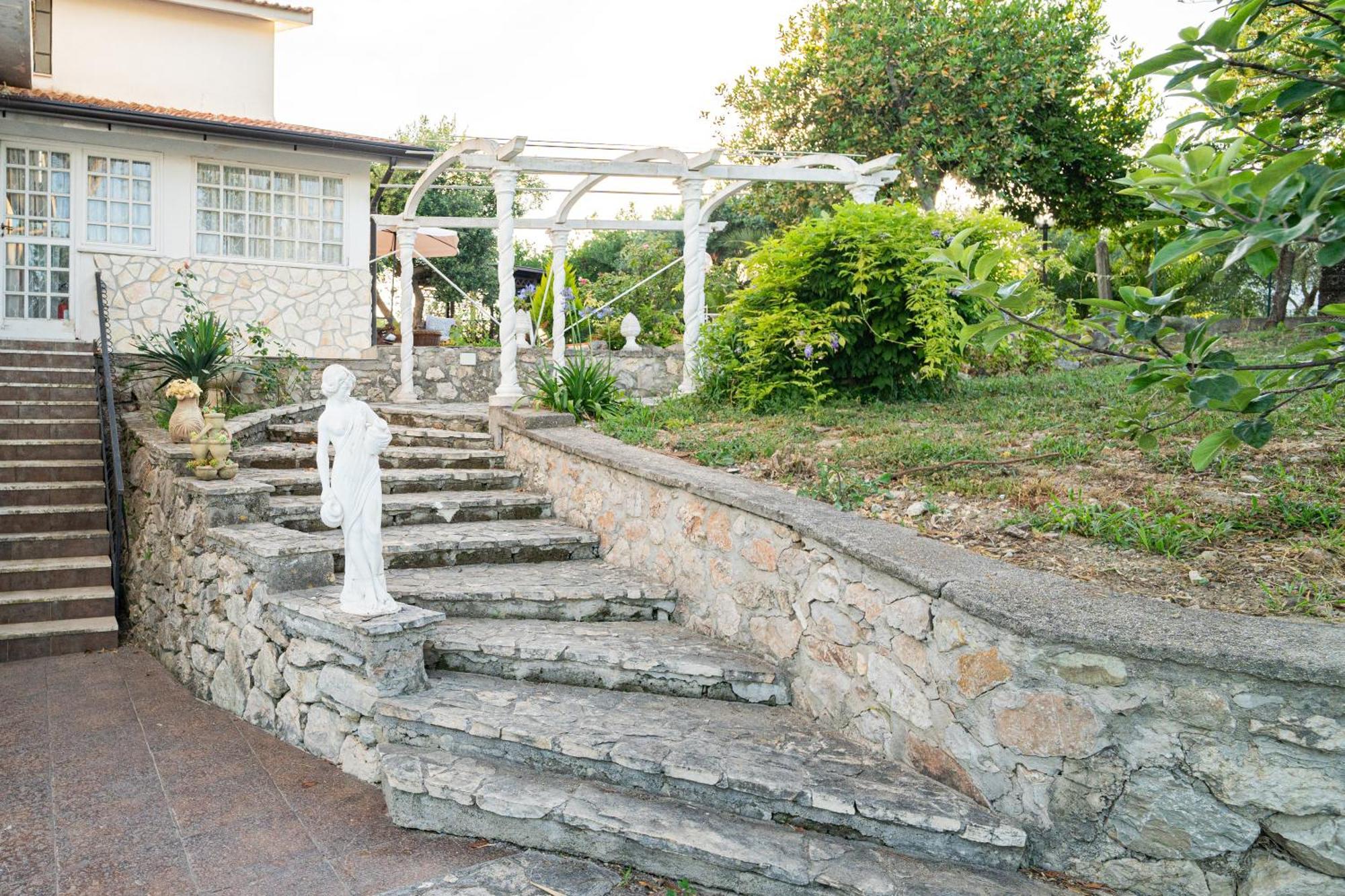 Villa Del Pino, Terrazza Vista Mare Minturno Exteriör bild